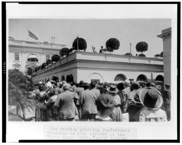 Mrs. Harding greeting Confederate veterans as they arrived at the White House today LCCN2002712418