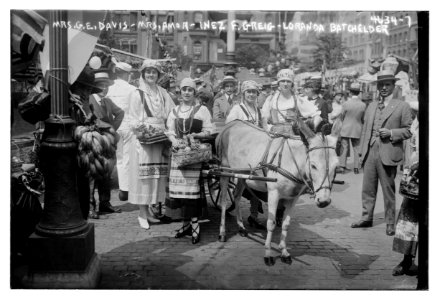 Mrs. G.E. Davis, Mrs. Amor - Inez, F. Greig, Loranda Batchelder LCCN2014707345