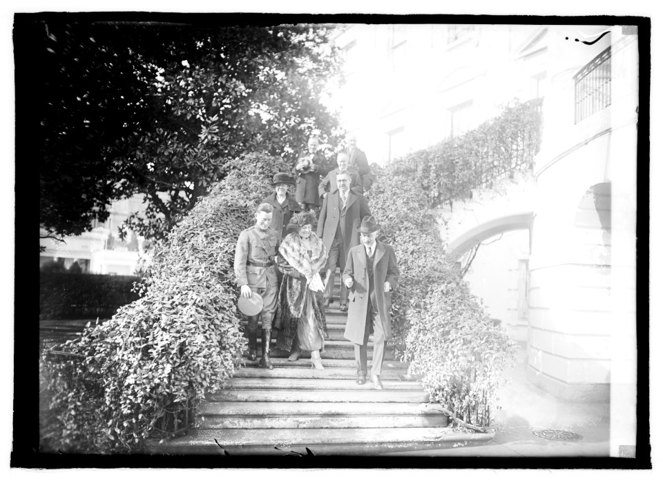 Mrs. Harding & A.W. Mellon, (12-20-21) LCCN2016845900