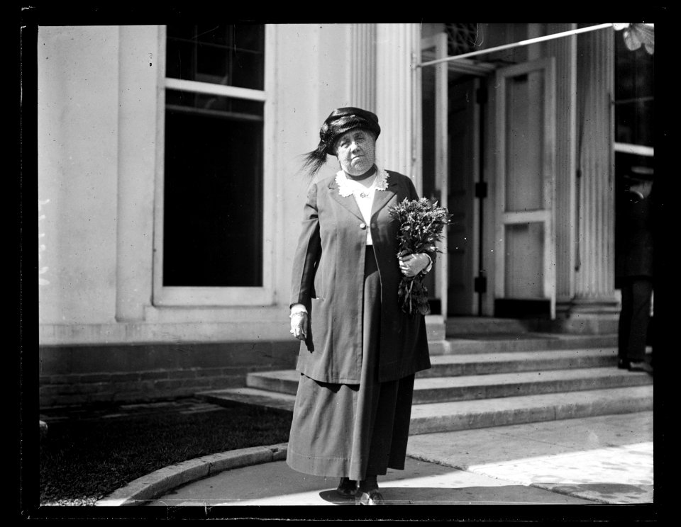 Mrs. Harriet S. Upton at White House LCCN2016891625