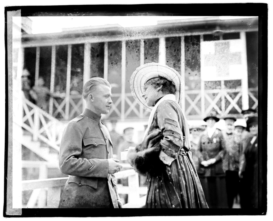 Mrs. Harding at Walter Reed LOC npcc.03767