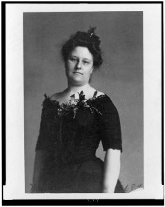 Mrs. Crabbe, half-length portrait, standing, facing front LCCN95510381