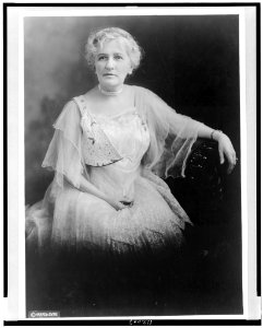 Mrs. Helen Hamilton Gardener, three-quarter length portrait, seated, facing slightly left LCCN94510521