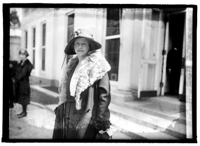 Mrs. Howard Chandler Christie, (4-24-22) LCCN2016846258