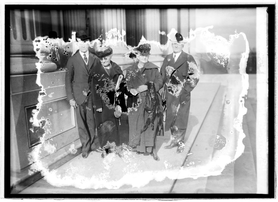 Mrs. Draper Smith & Franck Reavis, Gilbert M. Hitchock, Mrs. H.H. Wheeler, 1-24-21 LCCN2016844922