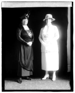 Mrs. Issac Pearson, Miss Marg Wilson LCCN2016827815