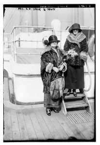 Mrs. E.D. Stair and Nancy LCCN2014715878