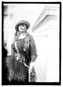 Mrs. E.G. Sewell, 4-17-22 LCCN2016846290