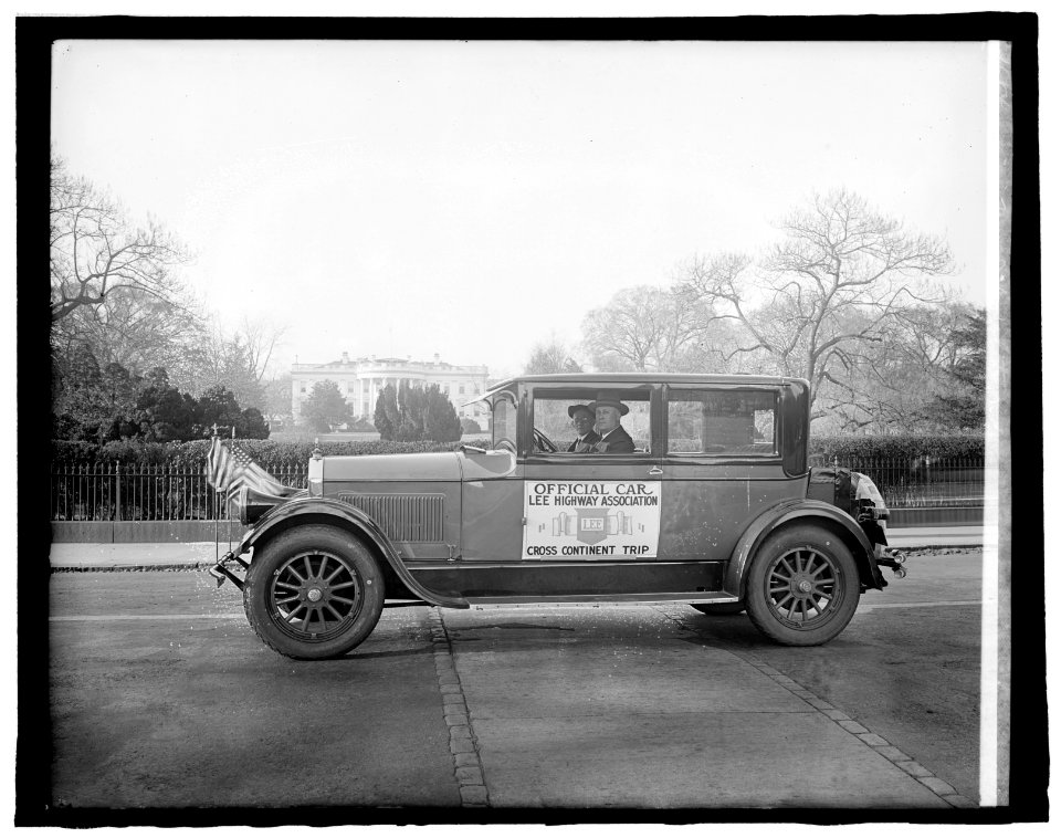 Mrs. J.A. Whitcomb (Official Car, Lee Highway Association, Cross Continent Trip; White House, Washington, D.C., in background) LCCN2016825940