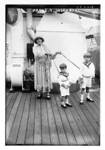 Mrs. E.R. Jagenburg (with 2 sons in harnesses) LCCN2014715061