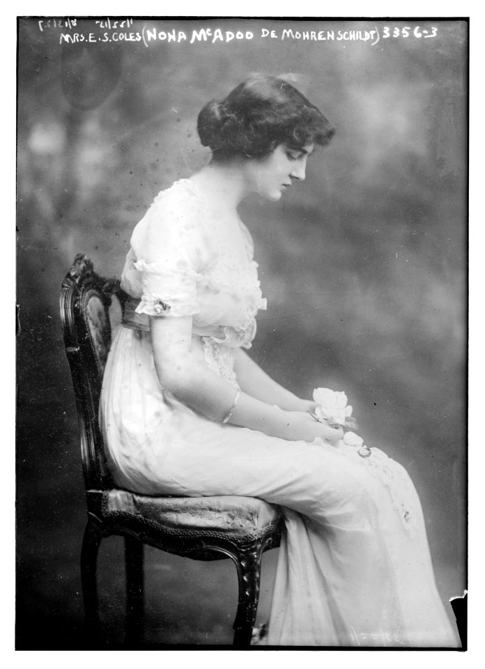 Mrs. E.S. Coles (Nona McAdoo de Mohrenschildt) LCCN2014698224