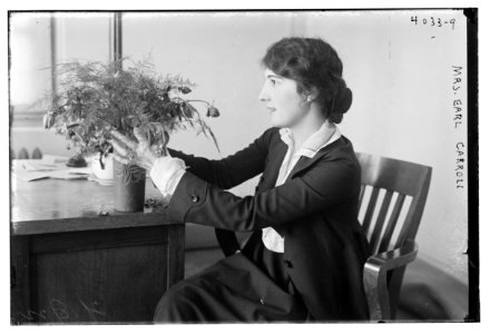 Mrs. Earl Carroll LCCN2014703059
