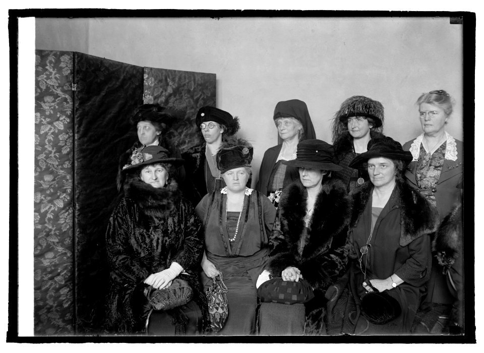 Mrs. J.D. Rockefeller Jr. -1 on left front row, 3-1-22 LCCN2016846119
