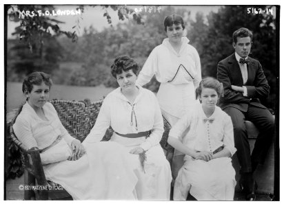 Mrs. F.O. Lowden LCCN2014710437