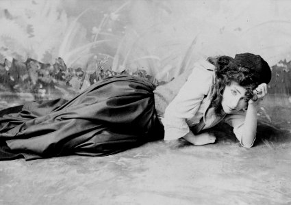 Mrs. Fiske, Tess of the D'Ubervilles - Sarony, New York. LCCN91796068 (cropped)
