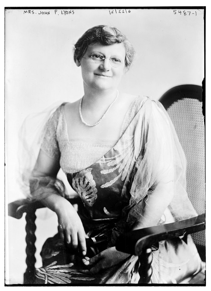 Mrs. John F. Lyons LCCN2014712763
