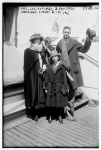 Mrs. Jos. Kornfeld & children (Rose May, Albert and Jos. Jr.) LCCN2014714255