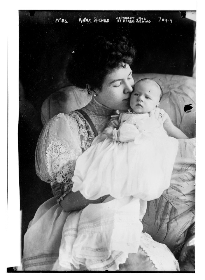 Mrs. Knox holding her baby, Harris & Ewing - Harris & Ewing LCCN2014683368