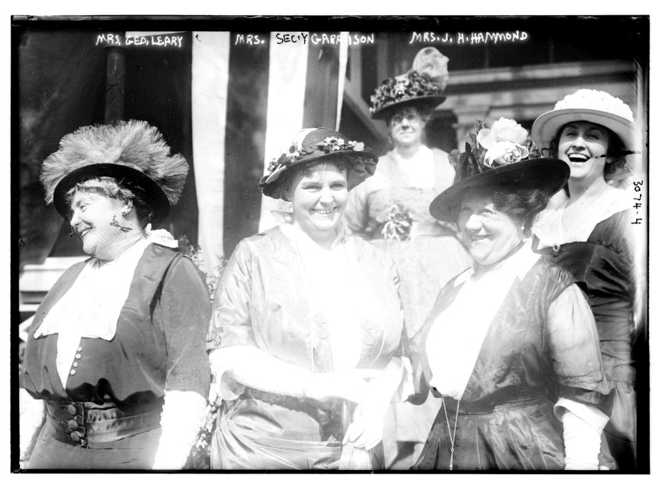 Mrs. Geo. Leary, Mrs. Sec'y Garrison, Mrs. J.H. Hammond LCCN2014696119