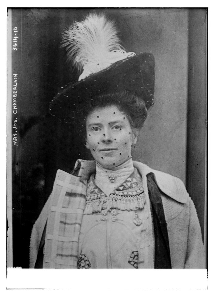 Mrs. Jos. Chamberlain LCCN2014699932