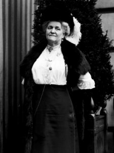 Mrs. J.S. Crosby LCCN2014693074 (cropped)