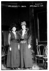 Mrs. Juliette Gordon Low (left) Mrs. Arthur O. Choate (Anne Hyde Choate) (right) LCCN2014704553