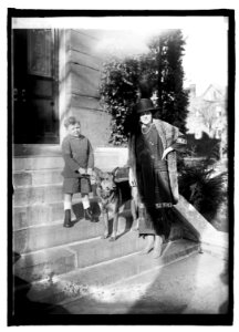 Mrs. Gifford Pinchot & Gifford Jr., 12-29-21 LCCN2016845908
