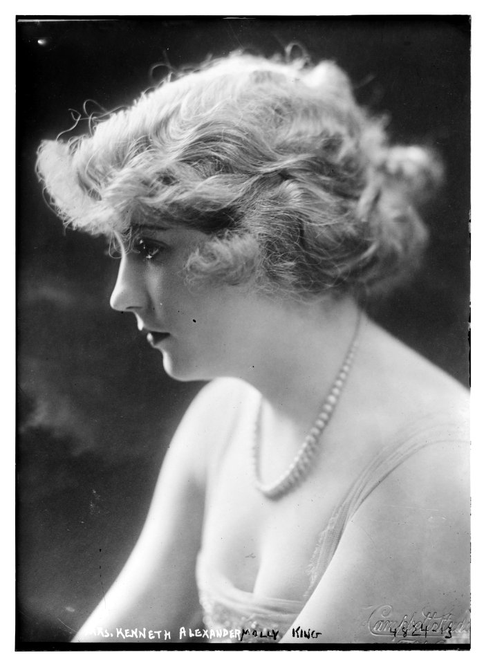 Mrs. Kenneth Alexander (Molly King) LCCN2014708361
