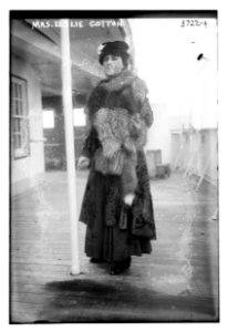 Mrs. Leslie Cotton LCCN2014700732