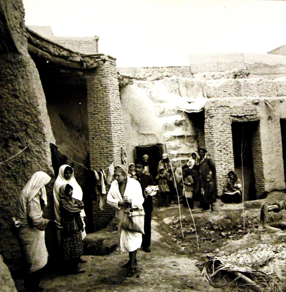 Mrs. Louis Dreyfus visits a poor section of Teheran, Iran during WWII (25132383835)