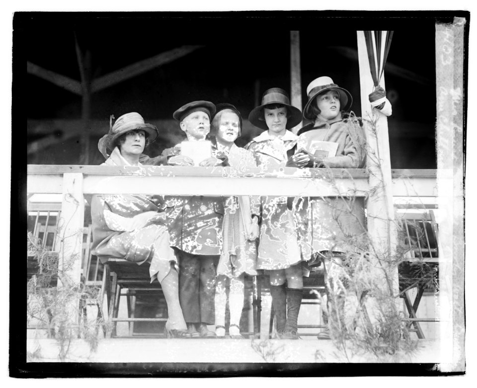 Mrs. Louise Cromwell Brooks, Walter Brown, Ann Chilton, Francesca Moore, Louise Brooks LOC npcc.04196