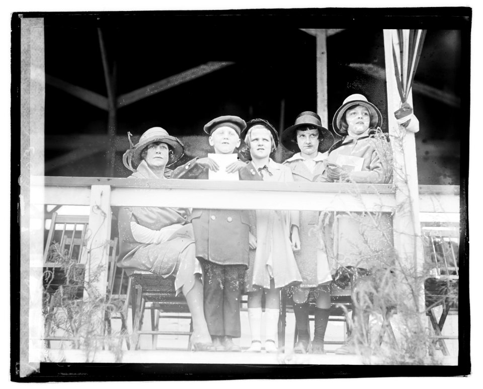 Mrs. Louise Cromwell Brooks, Walter Brown, Ann Chilton, Francesca Moore, Louise Brooks LOC npcc.04197