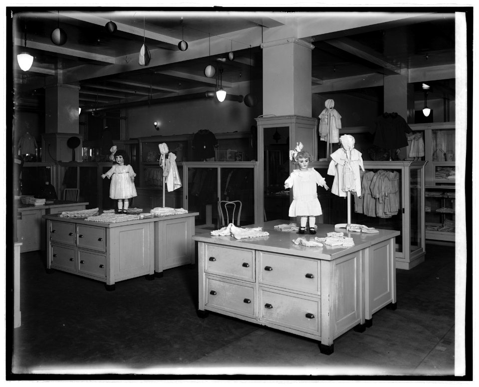 Mrs. McPherson, interior, Lansburgh, (Washington, D.C.) LCCN2016823862