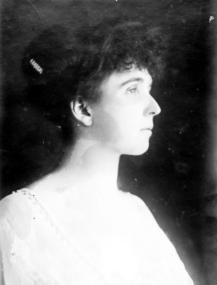 Mrs. Lorillard Spencer LCCN2014699506 (cropped)