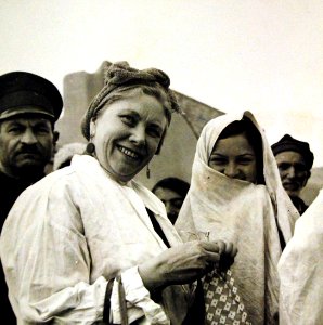 Mrs. Louis Dreyfus talking with Iranian girls, Persian Corridor, 1943 (25039101381)