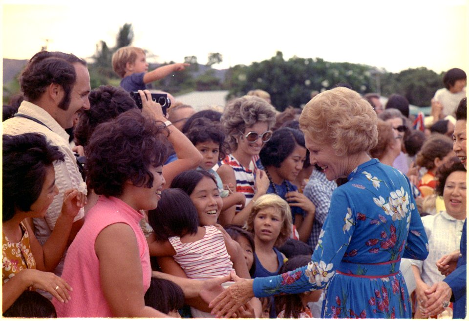 Mrs. Nixon greeting well-wishers in Hawaii - NARA - 194446