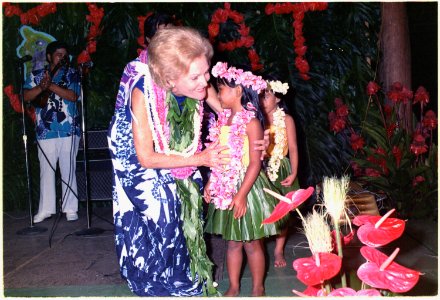 Mrs. Nixon with Hawaiian children, in Hilo, Hawaii - NARA - 194448 photo