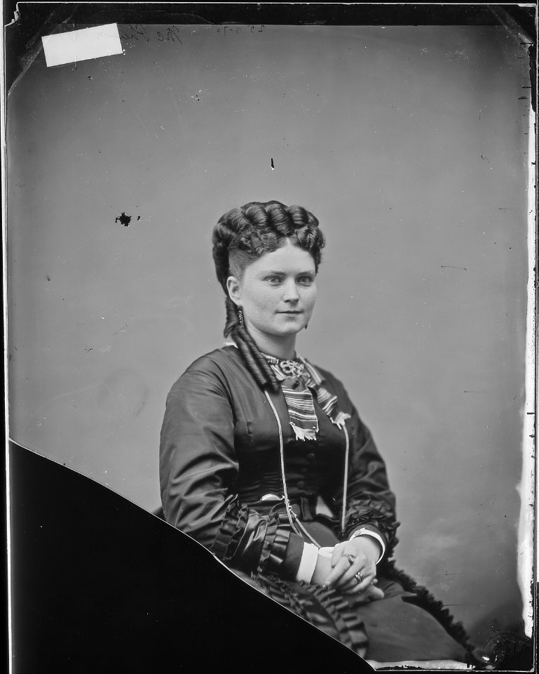 Mrs. or Miss McPherson - NARA - 525873