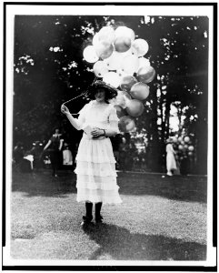 Mrs. Orme Thornberry, balloon girl at the Near East Relief Benefit Garden Fete) LCCN92522669