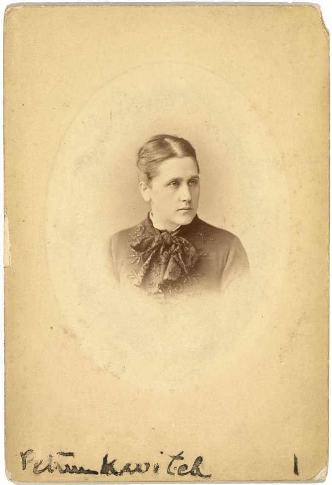Mrs. Petrunkevitch, head-and-shoulders portrait, facing right LCCN99615524