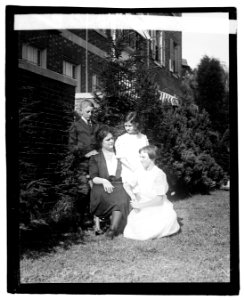 Mrs. Pat Harrison & children LOC npcc.04850