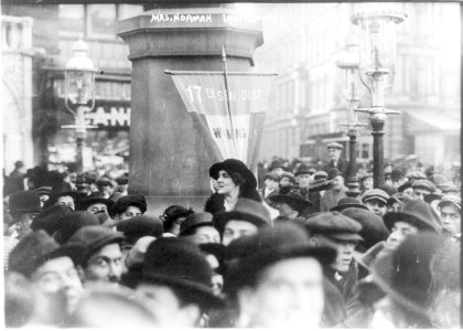 Mrs. Norman Whitehouse making street speech for suffrage. 1913 LCCN2001704193