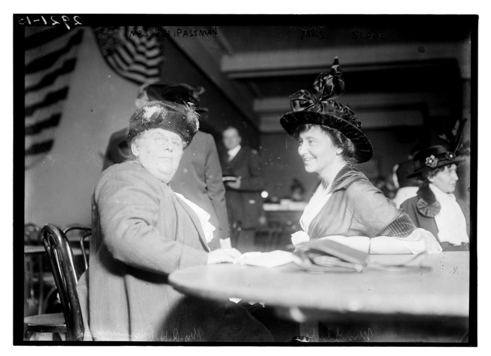 Mrs. R.H. Passman and Mrs. Slade LCCN2014694912