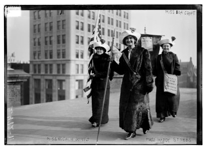 Mrs. Rosalie Jones and Mrs. J. Hardy Stubbs and Miss Ida Craft LCCN2014691186 photo