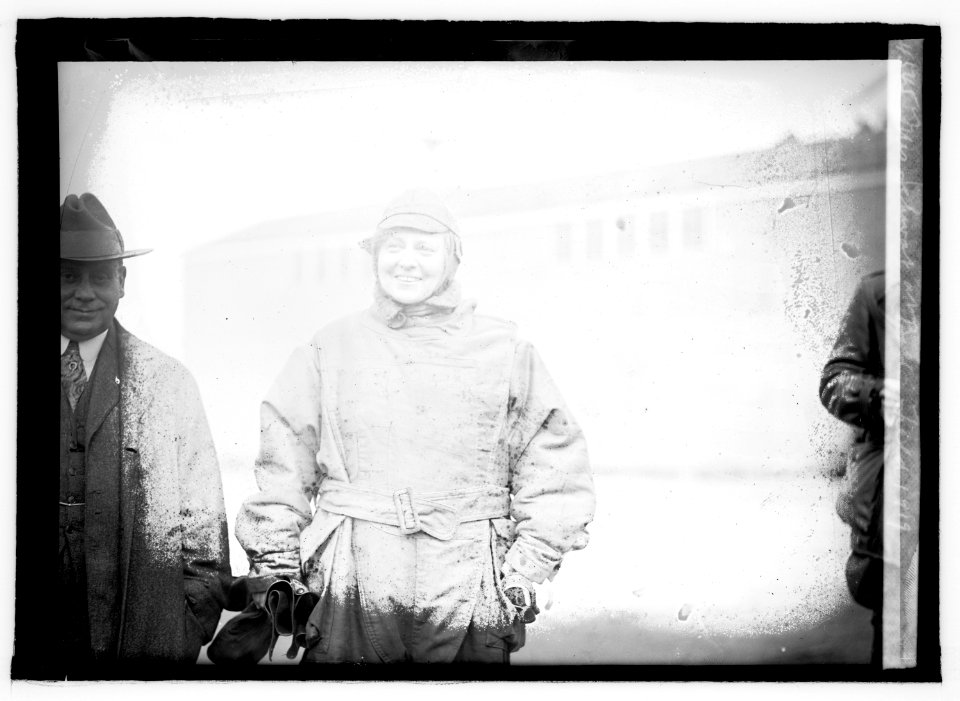 Mrs. Schwat at Bolling Field, 1919 LCCN2016844728