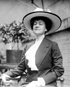 Mrs. Perry Belmont LCCN2014687131 (cropped)