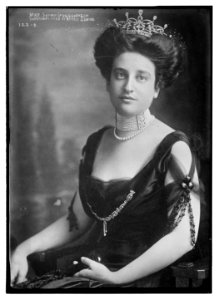 Mrs. Simon Guggenheim, portrait bust, copyright by Harris & Ewing - Harris & Ewing LCCN2014680706