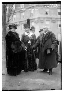 Mrs. T.A. Edison, Mme. Jusserand, J.J. Jusserand LCCN2014700518