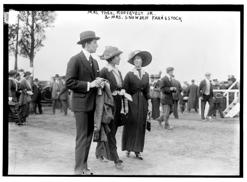 Mrs. Theo. Roosevelt Jr. & Mrs. Snowden Fahnestock LCCN2014692388