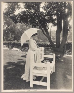 Mrs. Theodore Roosevelt, full-length portrait, standing by bench, facing right; holding umbrella LCCN97505488